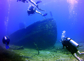 Wreck Divers in St Kitts